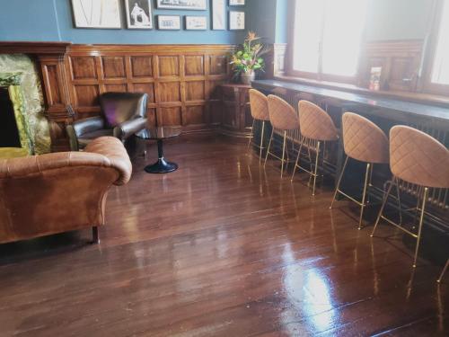 357763623 62 Castle Street Hotel
