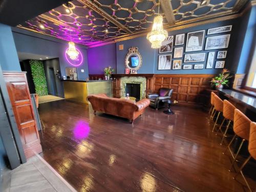 357763774 62 Castle Street Hotel
