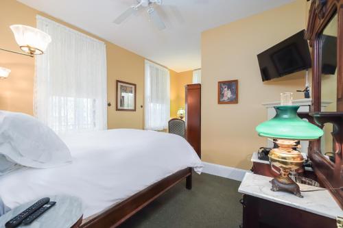 Bedford Inn - image 11