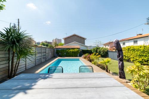 Magnifique Villa de 110m avec PISCINE et JARDIN gîte à louer Bruges