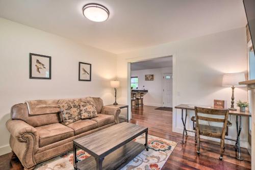 Cozy Cottage Yard and Deck, Walk to Downtown! in Central, USA