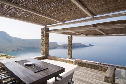 Dreamy Cycladic Luxury Summer Villa 1