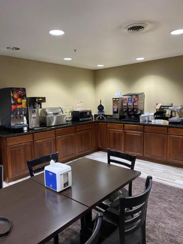 AmericInn by Wyndham Maquoketa in Maquoketa, USA