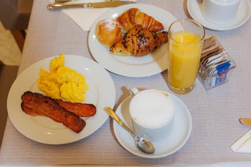 Hotel Camelia - image 6