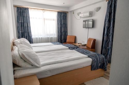 Double or Twin Room with Bathroom