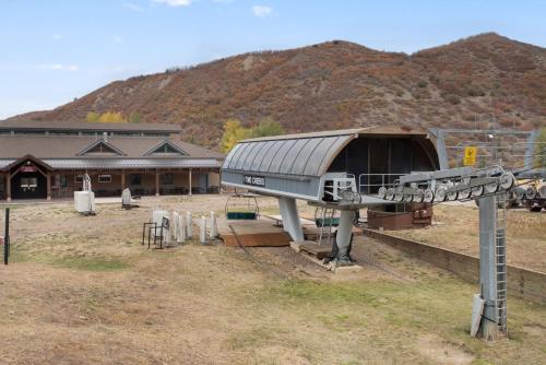 Two Creeks by Snowmass Vacations