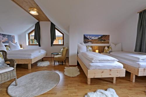  Neu eingerichtetes Ferienhaus mit Bergblick und großer Sonnenterrasse in Zellberg