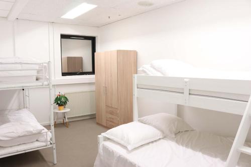 Budget Rooms Copenhagen Room Type - Family Room with Shared Bathroom