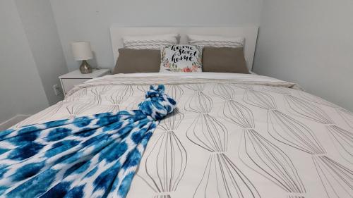 SERENE & MODERN 1BED SUITE + CLOSE TO AIRPORT photo 2