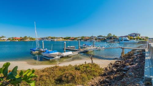 Peninsula Court Unit 10 - Waterfront Unit with Pool & River Views - Holiday Yamba - image 5