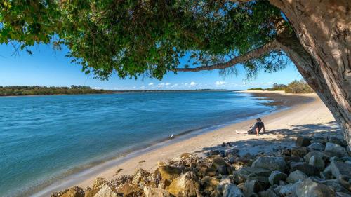 Peninsula Court Unit 9 - Peaceful Waterfront Escape with Pool - Holiday Yamba - image 4