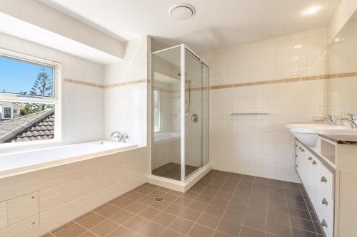 Three-Bedroom Villa image 9