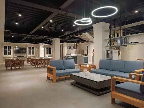 Castle On A Cloud - Nantou