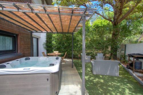 Le Grand Bleu - Jacuzzi - apt la Saline les Bains, La Saline Le Bains