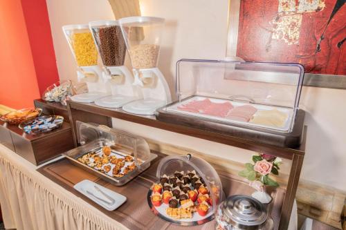 Argo Hotel Piraeus - image 14