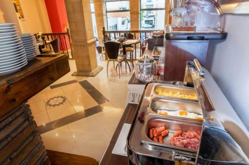 Anita Hotel - image 8