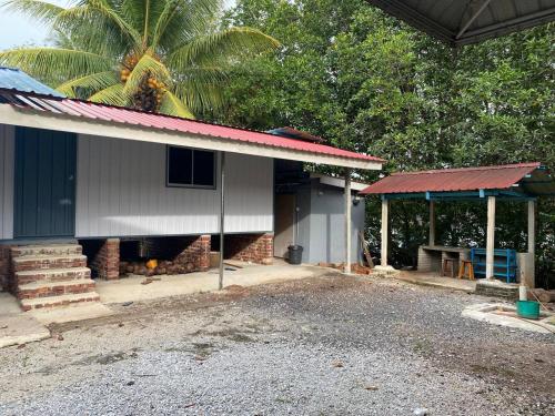 CabinStay Cikgu Sungai Batu Besi · Semiling