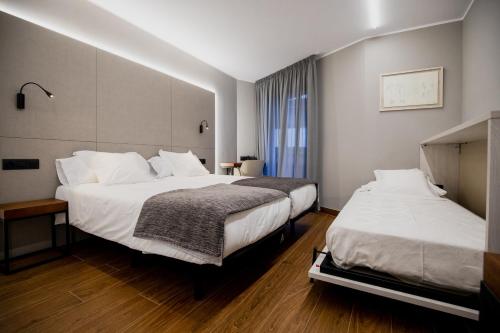 1 queen bed, 1 twin bed