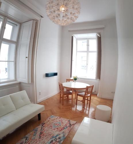 Sobieski Stefansdom Apartments - image 3