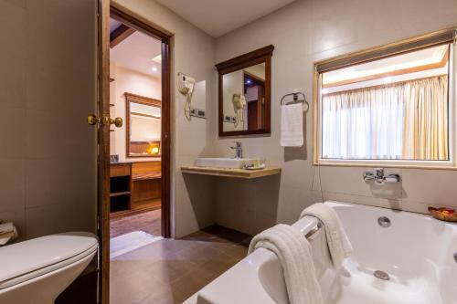 room detail thumbnail 2