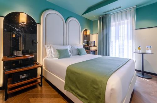 room detail thumbnail 1