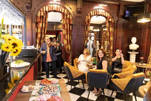 Restaurante, Penzión Deloris (Penzion Deloris) in Trencin