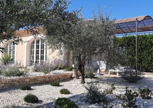 Kert, Echappée en Provence (Echappee en Provence) in Rochegude