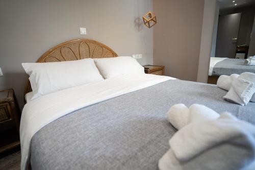 Parthenis Riviera Hotel - image 2