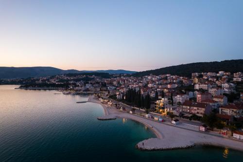 Ero on the beach, Trogir (fotografie 3)