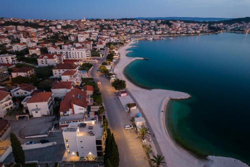 Ero on the beach, Trogir (fotografie 4)