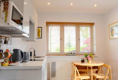 кухня, The Middlewood - Luxury self contained retreat in Adlington