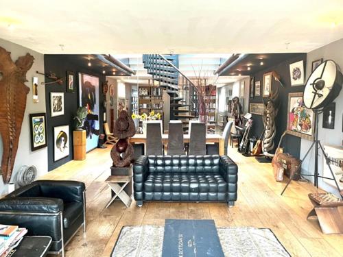 Elegant penthouse LOFT of 250 m2 in city centre with huge roofgarden 80 m2, Amsterdam