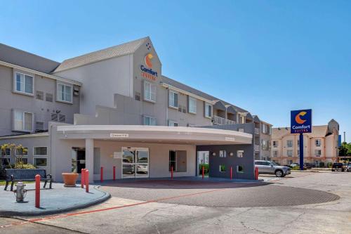Comfort Suites DFW Airport in Irving, USA