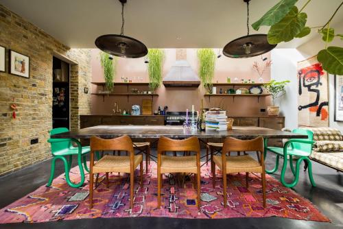 Artist's Eccentric 2-Bed Mews House with Courtyard gîte à louer Shoreditch