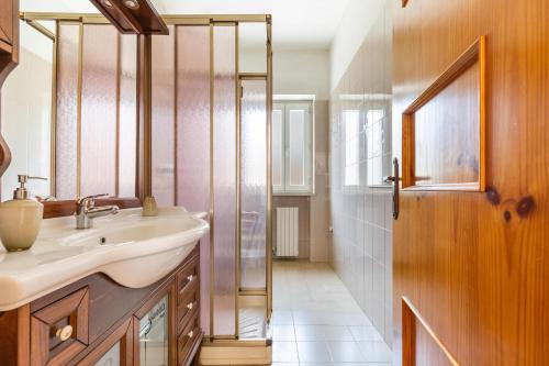 Bathroom, Trulli Carvaloo by BarbarHouse in Villaggio del Fanciullo