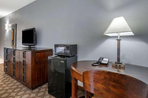 Econo Lodge Lafayette near University - image 14