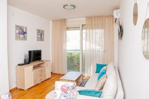 One-Bedroom Apartment image 7