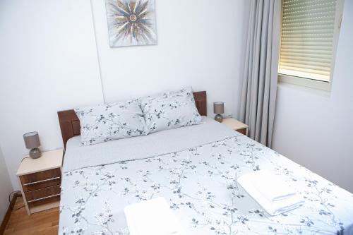 One-Bedroom Apartment image 4