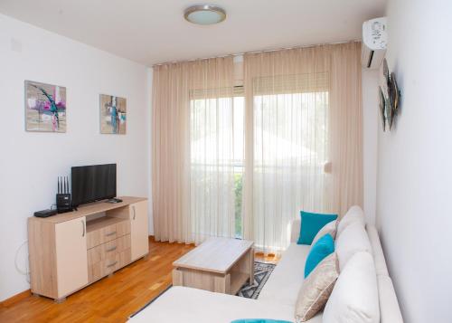 One-Bedroom Apartment image 2