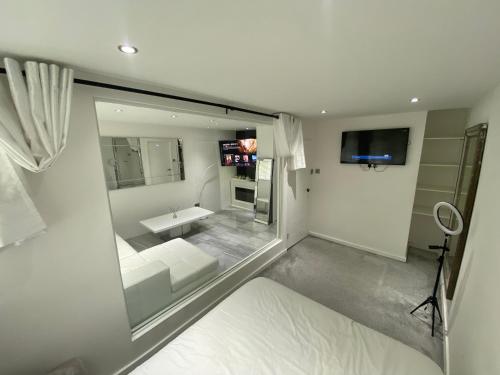 Luxurious high spec 1 bedroom apartment in London London