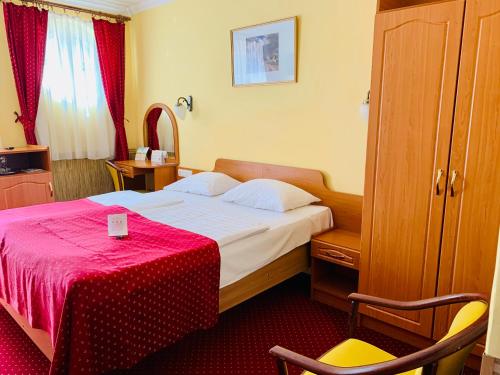 Guestroom, Hotel Korona Eger Wellness and Conference Hotel in Eger