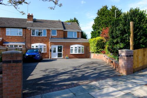 Upton Village Guest House - Caldy Hill