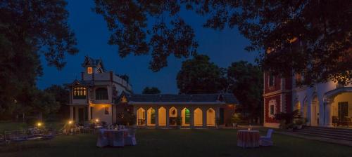 Buitenkant, WelcomHeritage Judge's Court in Pragpur