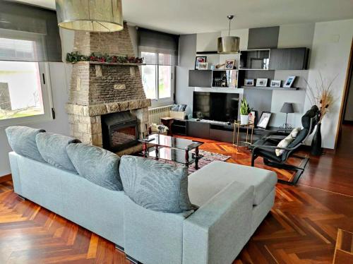 Apartamentos puerta del mar, casa individual amplia y luminosa gîte à louer Mompía