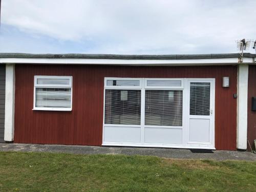 Chalet Bonair Spacious comfortable 2 Bedroom Chalet sleeping 4 Dartmouth