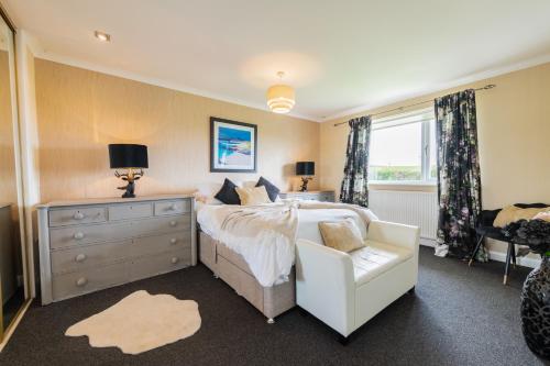 Alton Villa, Sleeps 10, Great for Families, Undercover Hotub & Games Room in Newmilns