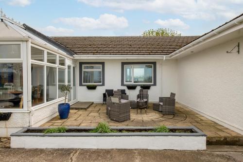Alton Villa, Sleeps 8, Great for Families, Hotub & Games Room in Newmilns