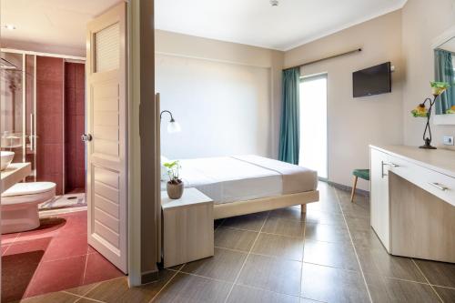 Elena Beach Hotel - image 6