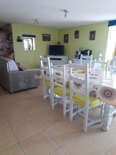 Apartment with one bedroom in Hirel with enclosed garden and WiFi 10 km from the beach - image 10