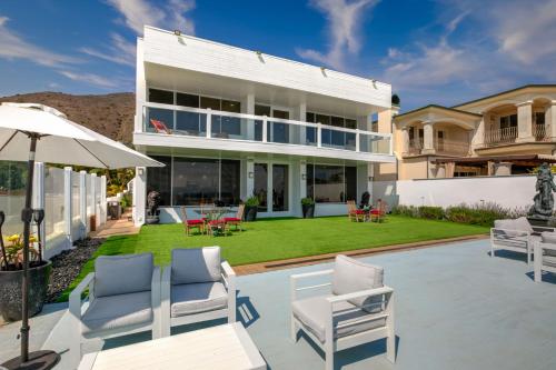 Pacific Coast Charmer in Malibu, USA